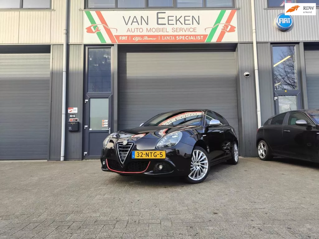 Alfa Romeo Giulietta 1.4 Turbo 170 PK Distinctive Sport Clima/NAP/Cruise/18"/Trekhaak