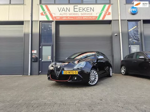 Alfa Romeo Giulietta 1.4 Turbo 170 PK Distinctive Sport Clima/NAP/Cruise/18"/Trekhaak